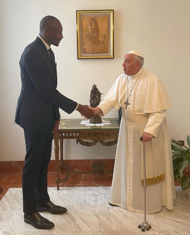 visite Biyombo chez le Pape François 