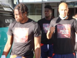 Les joueurs des Léopards de la RDC ont porté des t-shirts noirs en signe de solidarité aux victimes de l'éruption volcanique de Goma.