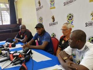 Héctor Raúl Cúper en conférence de presse d'avant match RDC-Tanzanie