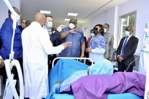 Le couple Tshisekedi lors d'une visite dans un hôpital à Kinshasa