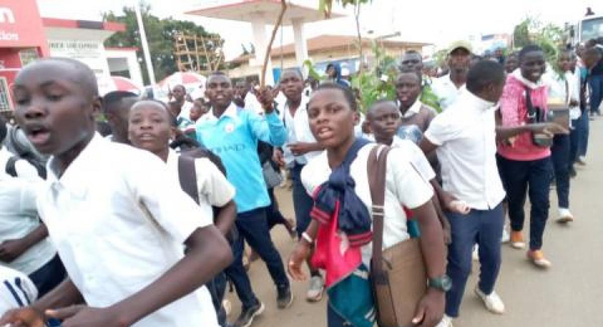 "Félix, si les classes ne reprennent pas, on va fumer le 'bombé'", message des élèves de Kinshasa au Président Tshisekedi