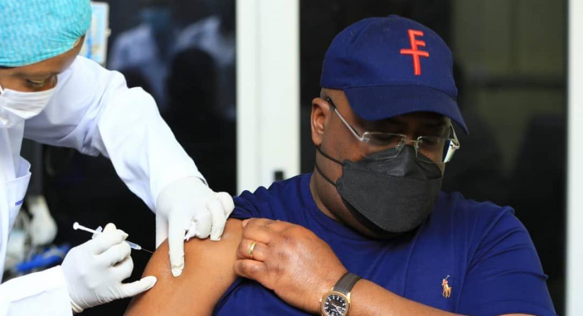 Félix Tshisekedi se fait injecter la deuxième dose de vaccin anti-Covid